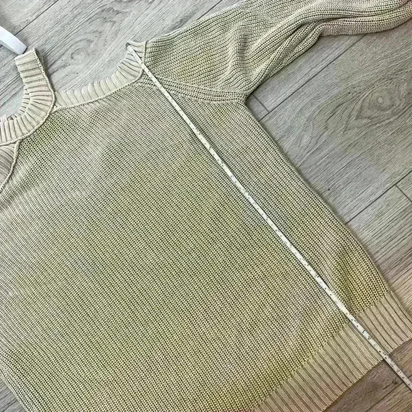 Vici Tan Ribbed Cold Shoulder Sweater Size M - Picture 6 of 9